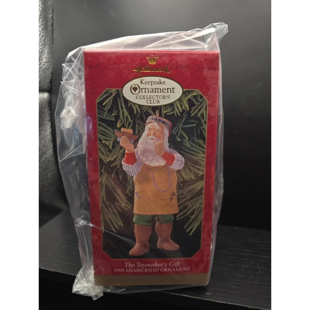 LN Vintage 1999 THE TOYMAKER'S GIFT Hallmark Keepsake Santa Claus Membership Orn
